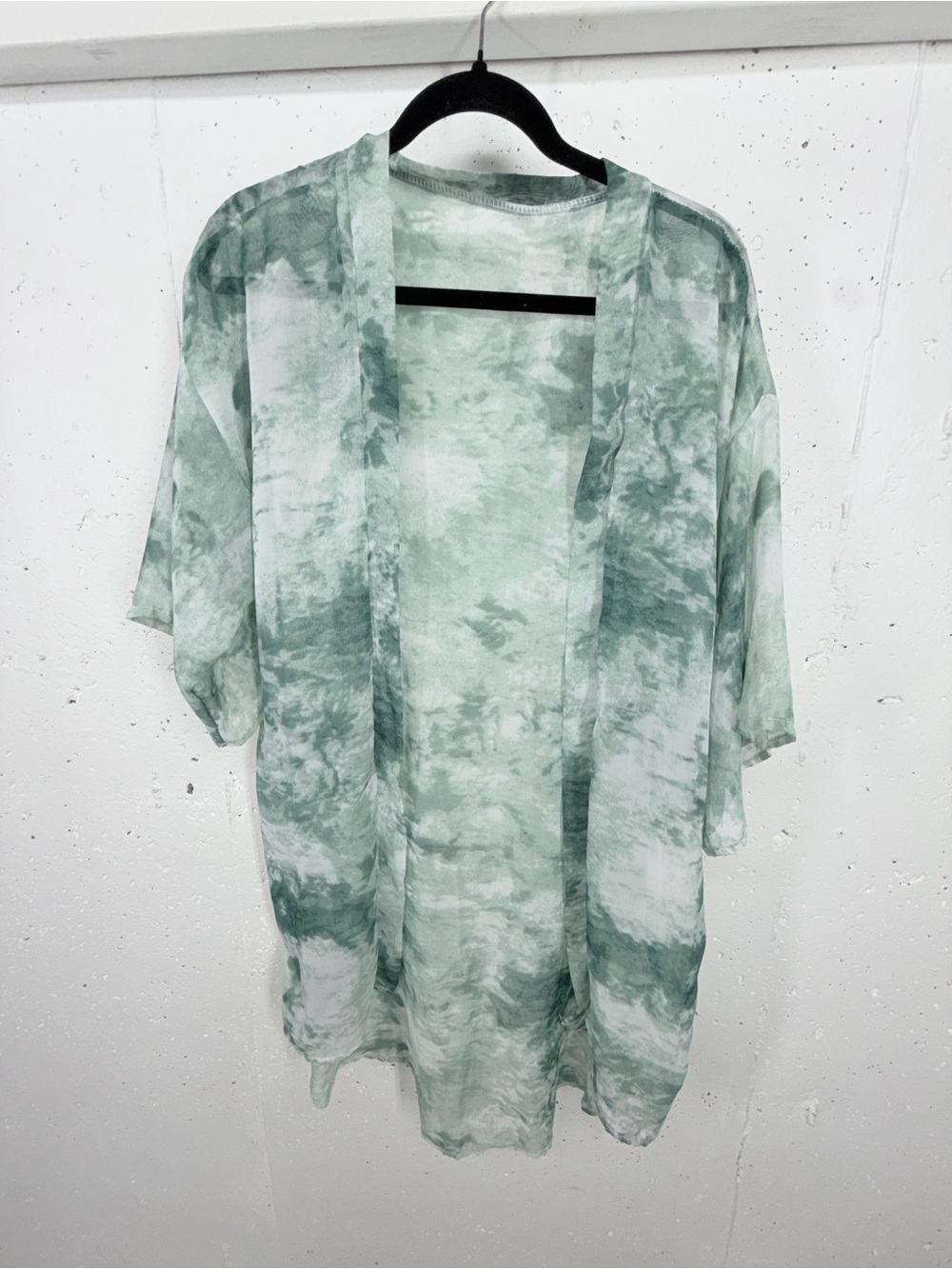 Francesca’s One Size Sage Green tie-dye polyester kimono New